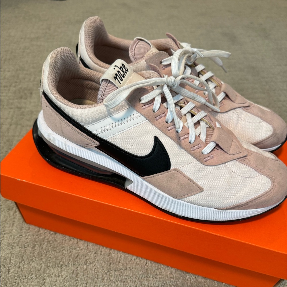 Nike Women’s Air Zoom Vapor X light pink and back! Great condition. Sz 8